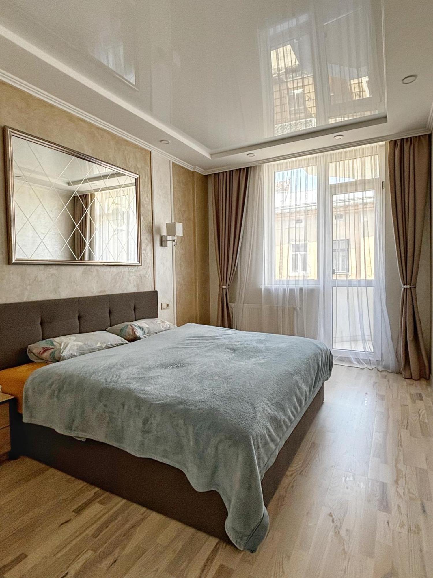 Apartment In Khmelnytsky Street Львов Экстерьер фото
