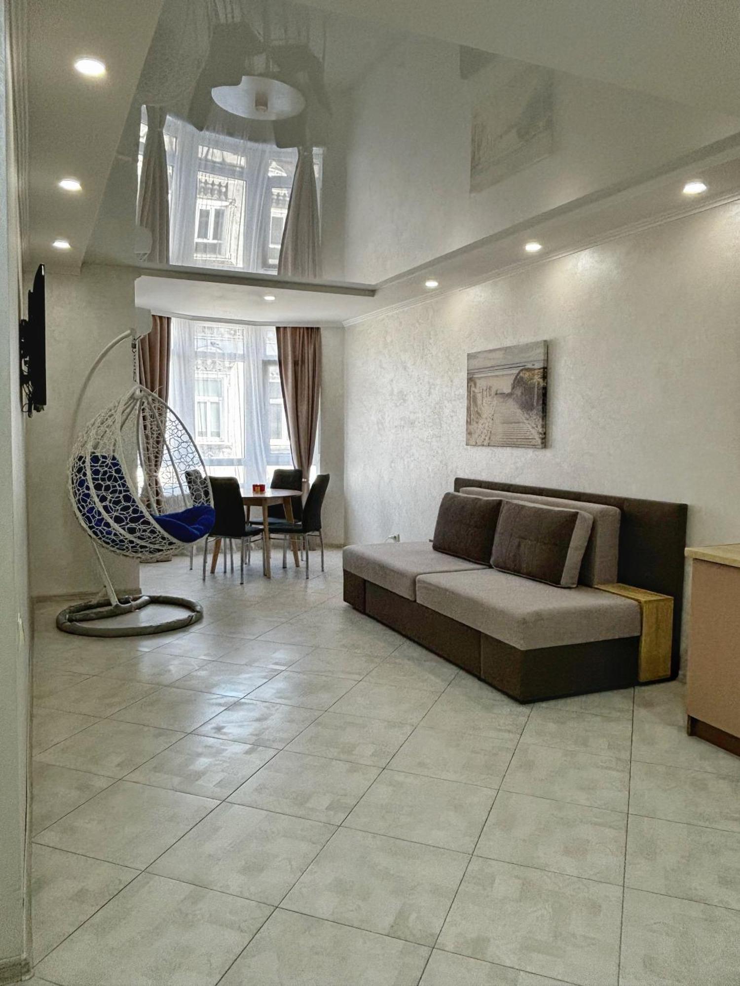 Apartment In Khmelnytsky Street Львов Экстерьер фото