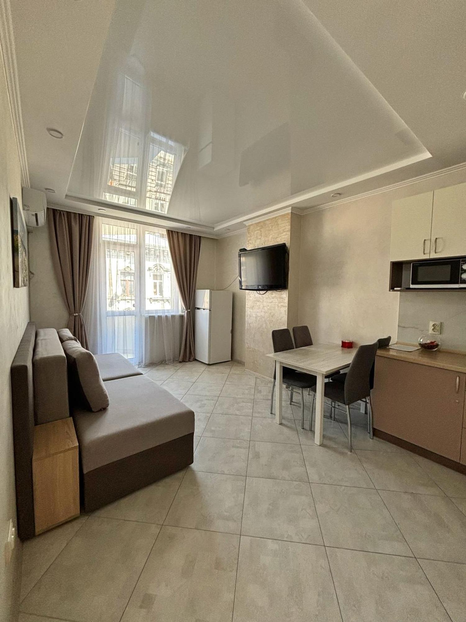 Apartment In Khmelnytsky Street Львов Экстерьер фото